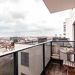 Spacious And Modern With Free Parking Appartement