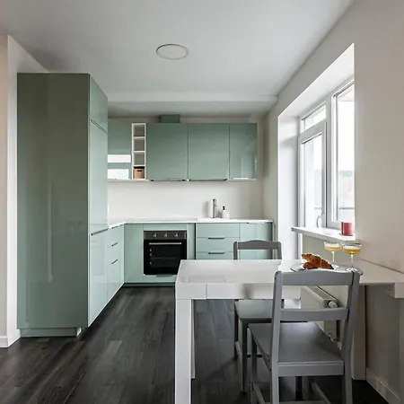 Spacious And Modern With Free Parking Apartament