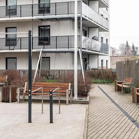 Spacious And Modern With Free Parking דירה