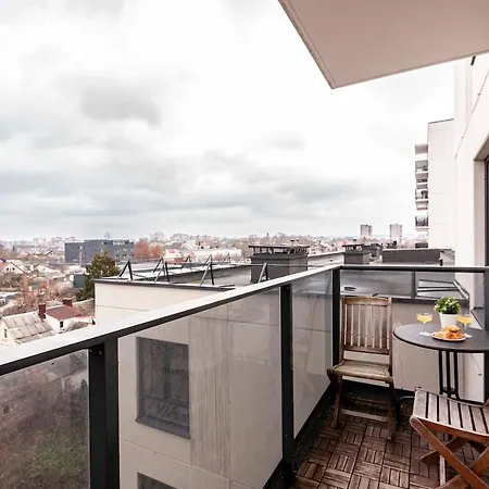 Spacious And Modern With Free Parking 公寓