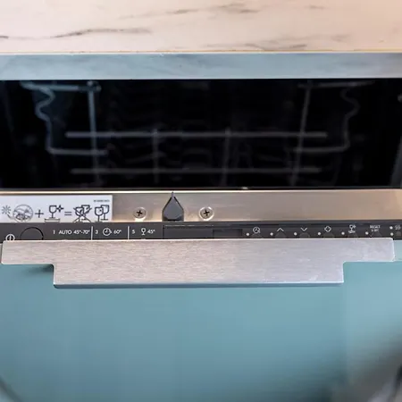 Spacious And Modern With Free Parking Apartament