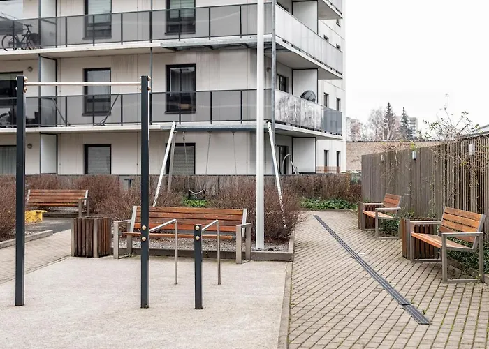 Spacious And Modern With Free Parking アパート