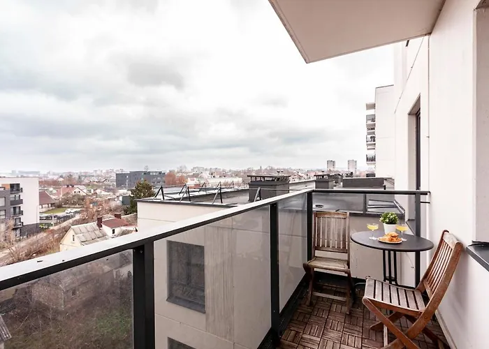 Spacious And Modern With Free Parking דירה