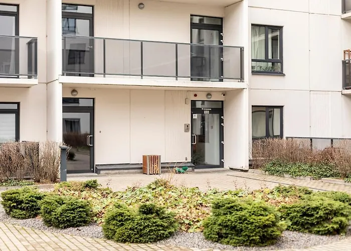 Spacious And Modern With Free Parking דירה *