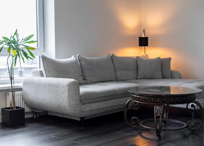 Spacious And Modern With Free Parking