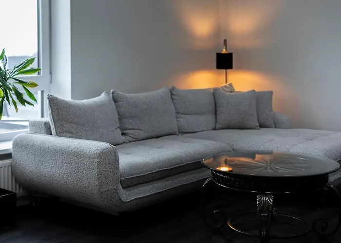 아파트 Spacious And Modern With Free Parking *